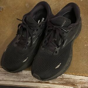 Brooks Adrenaline GTS, Black